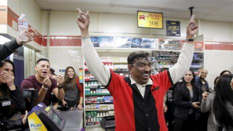 Трима разделят рекордните милиони от "Powerball"