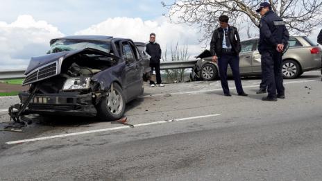 Двама мъже пострадаха при катастрофа край Варна