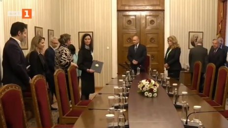 Мария Габриел прие първия проучвателен мандат от президента