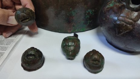 Ценни находки от II - III век обогатяват експозицията в Музея на мозайките в Девня (Снимки)