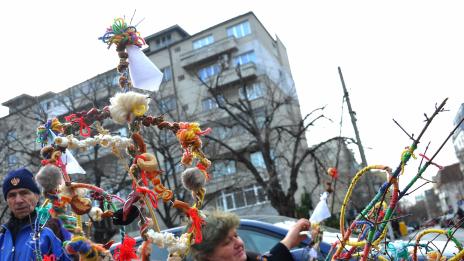 Между 6 и 10 лв. струват първите сурвачки на пазара (СНИМКИ)