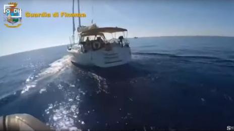 Задържаха яхта с трима българи и 6 т хашиш край Палермо (Видео)