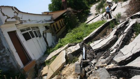 Ремонтът на стария път за Златните пясъци може да започне догодина