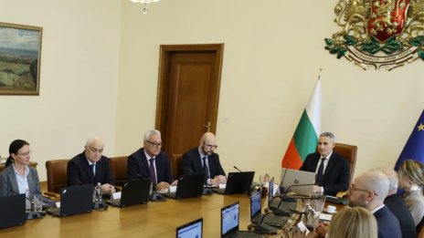 Гюров привика министрите заради високите сметки за ток и вода