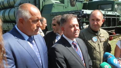 Ген. Румен Радев хвърля шапката до дни