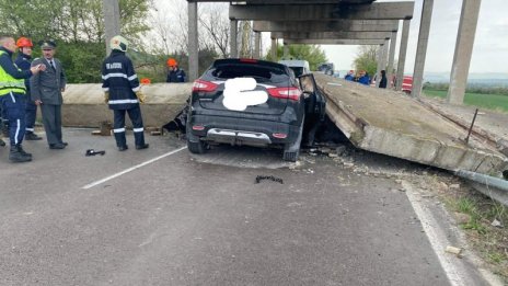Откараха в болница пострадалите майка и дъщеря на пътя Девня - Суворово