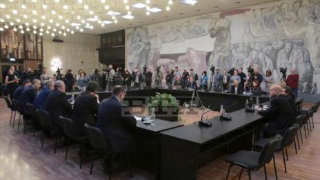 Депутати се срещаха с Инициативния комитет за референдума