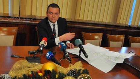 Кметът поиска нови работници за ремонта на центъра след Нова година