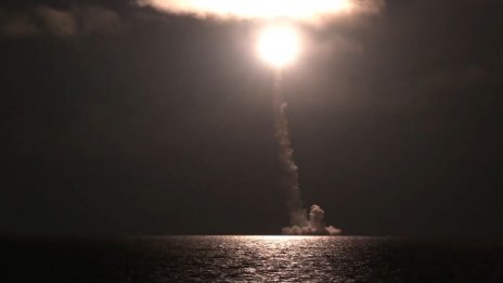 Русия изпробва балистична ракета "Булава"