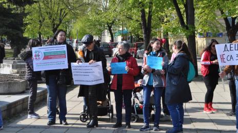 Родители протестираха във Варна срещу Стратегията за детето 2019-2030 г.