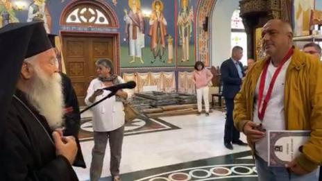 Борисов с орден от митрополит Гавриил
