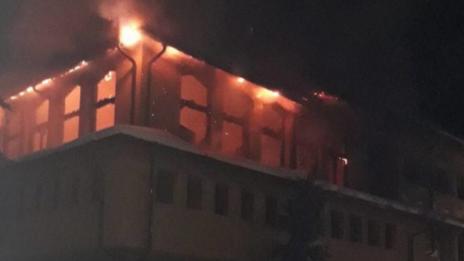 Пожар в хотел край Троян. Около 50 души са евакуирани  