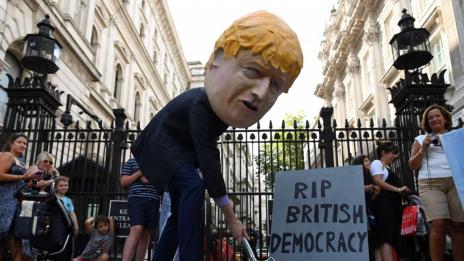 В Лондон на протест срещу разпускането на парламента 