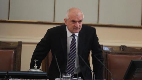 Парламентът няма да заседава на първия учебен ден