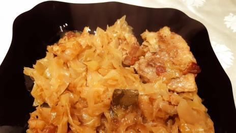 Рецепта на деня: Невероятно вкусно свинско със зеле и сушени домати