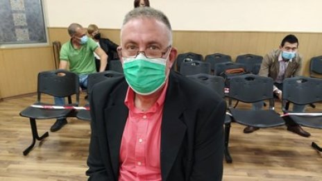 Домът на д-р Димитров – магнит за апаши. Той гръмна Плъха, друг се намърда!