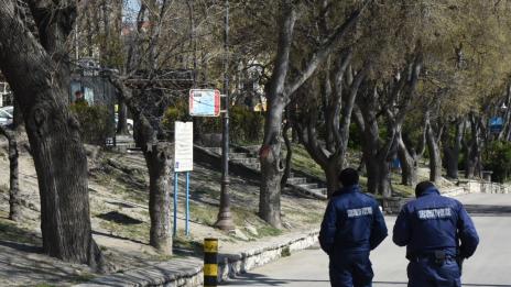 Полиция връща посетителите на Морската градина във Варна (СНИМКИ)