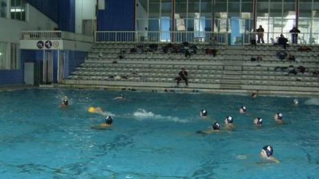 Варненски ватерполисти обрани до шушка в столичен басейн