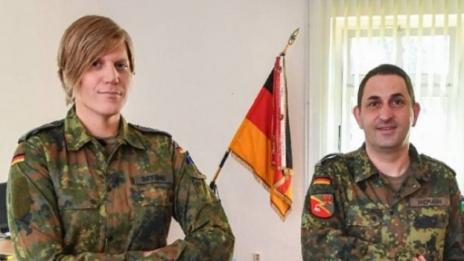 Транссексуален командва батальон в Германия