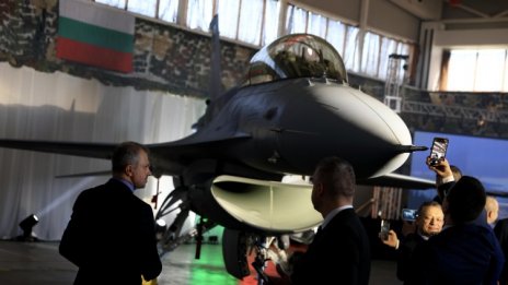 Проблемът с българския F-16 стигна до Европейската комисия