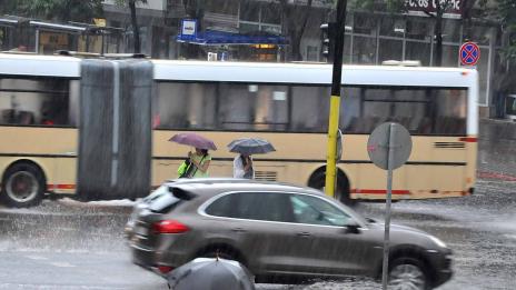 Валежите продължават и в събота, жълт код в 19 области