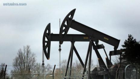 Петролът падна под 56 долара за барел