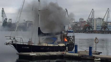 Повредена духалка подпали яхта на Морската гара във Варна