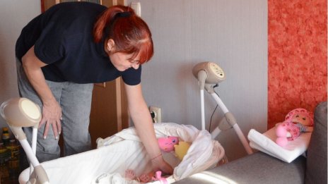 Варненка отгледа 30 бебета за 12 години