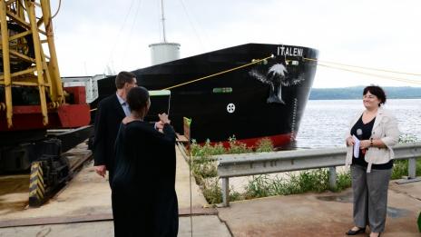 Състоя се церемония по кръщаване на кораб
