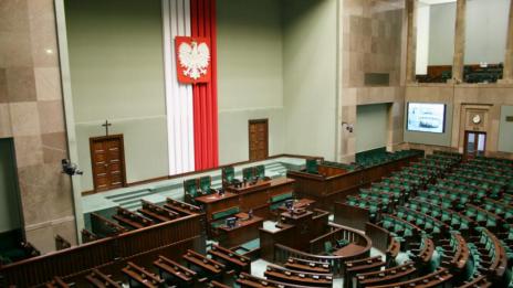 Полският кабинет одобри законопроект за по-голяма роля на парламента в съдийските назначения