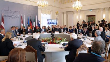 Радев алармира: Бъдещето на Европа се определя от малък елит!