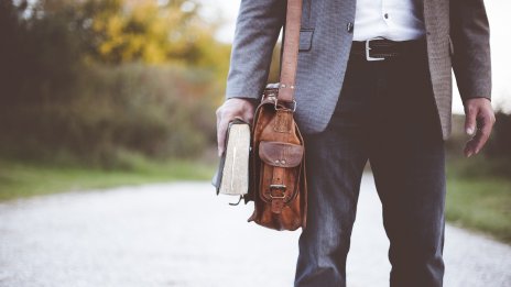 94% жени срещу 86% в ЕС: кой преподава на най-малките в България