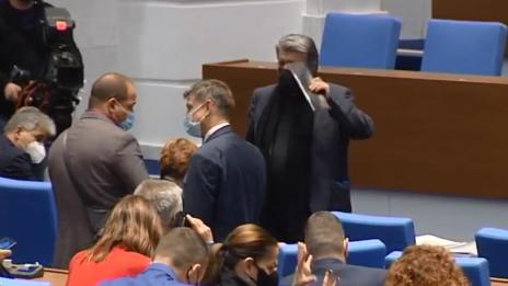 ВМРО иска извънредно заседание на НС за квотата българска музика