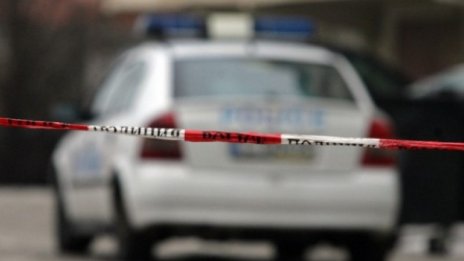 Mъж е пребит до смърт в дома си, задържаха младеж