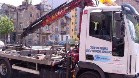 Паякът пожали личните коли на полицаите