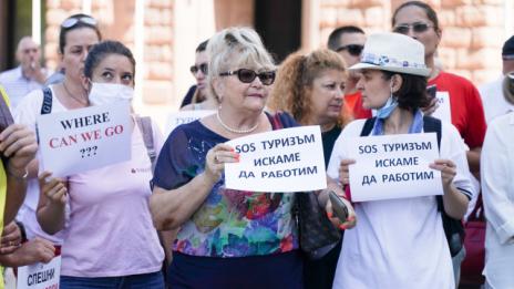 Туроператорите отново излизат на улицата