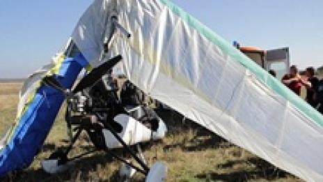 Делтапланер се блъсна в балон, пилотът е в болница