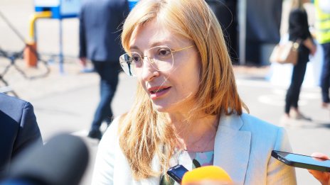 Екатерина Захариева: Президентът не трябва да всява разединение