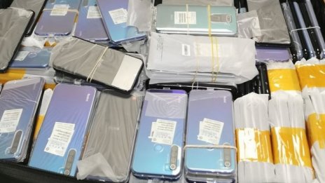 Митничари откриха 200 контрабандни мобилни телефона в "Ауди"