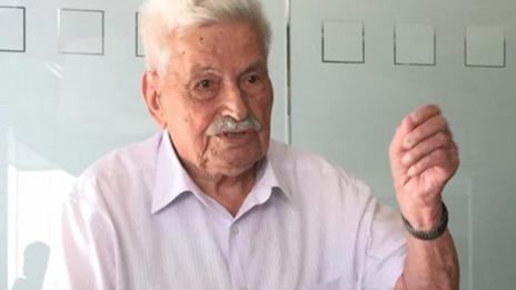 Бай Сандо на 102, качва стълби три пъти на ден
