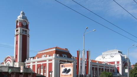Събират подписи срещу спирането на влака Варна - Русе