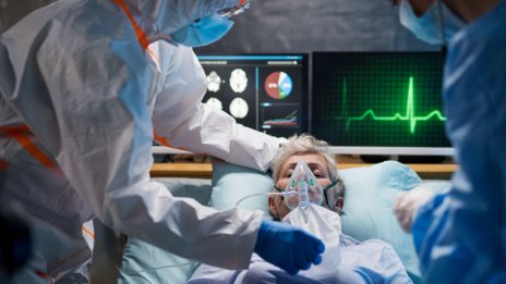 Има ли пробив във ваксините? Защо все повече имунизирани умират от COVID-19