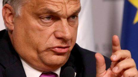 Орбан поиска от Дядо Коледа: Защита на християните