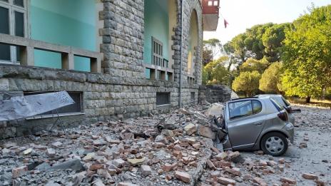 След трагедията: Училищата в Албания отвориха врати