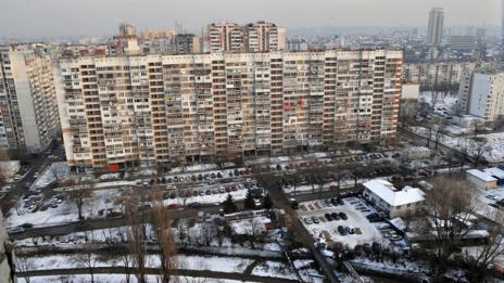 Цял жилищен блок в Китай трябва да плати за изхвърлена от прозорец бутилка  
