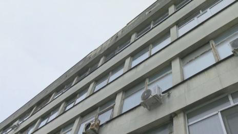Роднините на пострадалия от паднала мазилка в Казанлък ще търсят правата си в съда