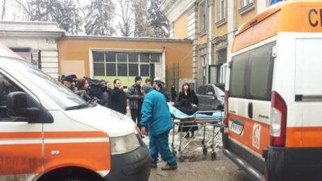 Престрелка в техникум в Сливен, линейки изнасят тела от двора на училището!