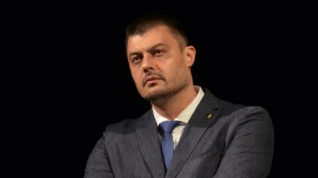 Четирима депутати на Бареков го напуснаха, водил лични битки