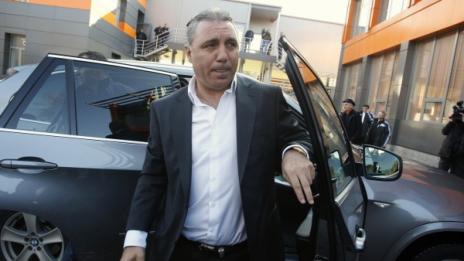 Руски олигарх води 100 гости за юбилея на Камата