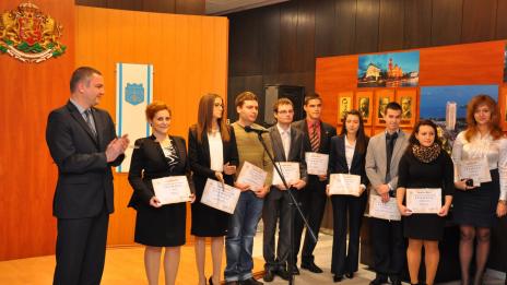 Кметът награди изявени студенти